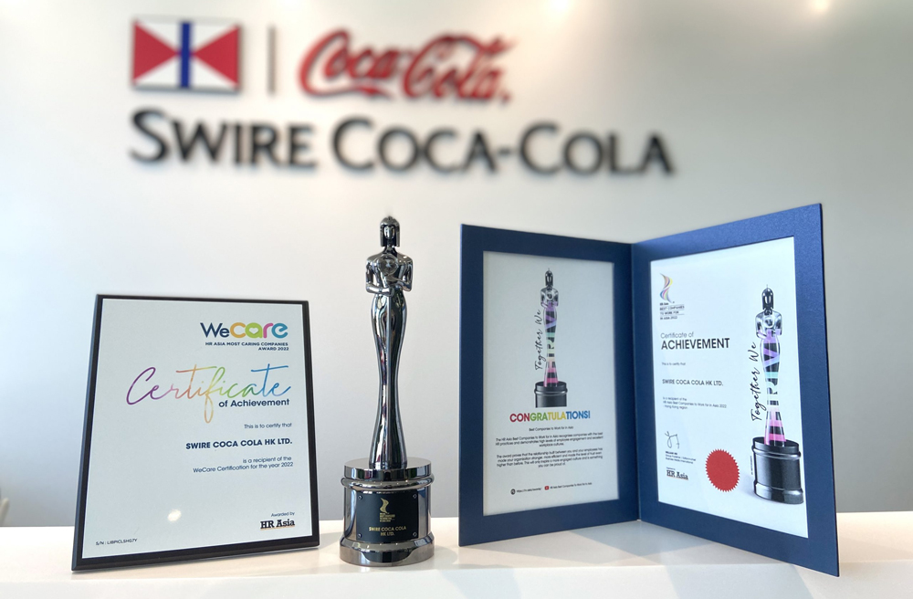 香港太古可口可乐荣获两项由HR Asia颁发的「HR Asia亚洲最佳企业僱主奬（香港）」及「WeCare™ HR Asia最具关怀僱主奬」。