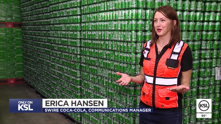 美国太古可口可乐在盐湖城的装瓶厂接受当地传媒採访，见证经典品牌 「雪碧」换上全新包装的歷史时刻。（只限英文版本）